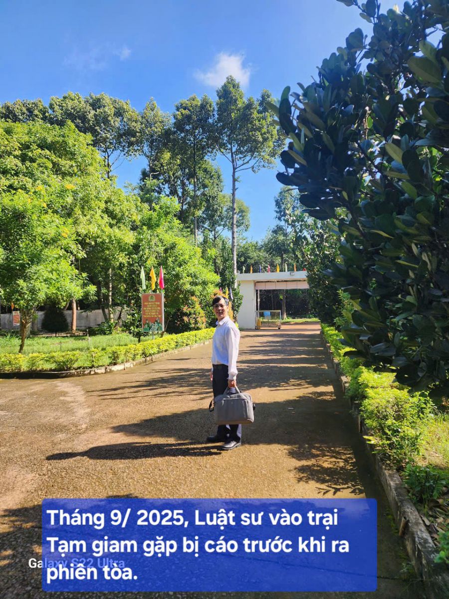 Tháng 9/2025 Luật sư Giang Nam 3V vào trại tạm giam gặp bị cáo trước khi ra phiên toà