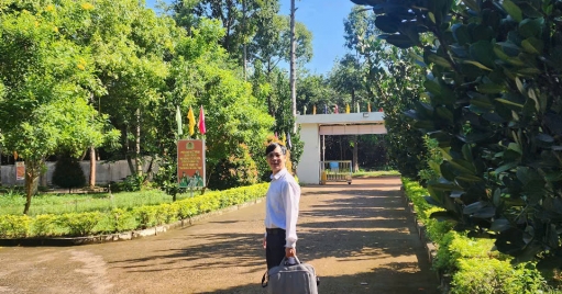 Luật sư Giang Nam 3V vào trại tạm giam gặp bị cáo trước khi ra phiên toà